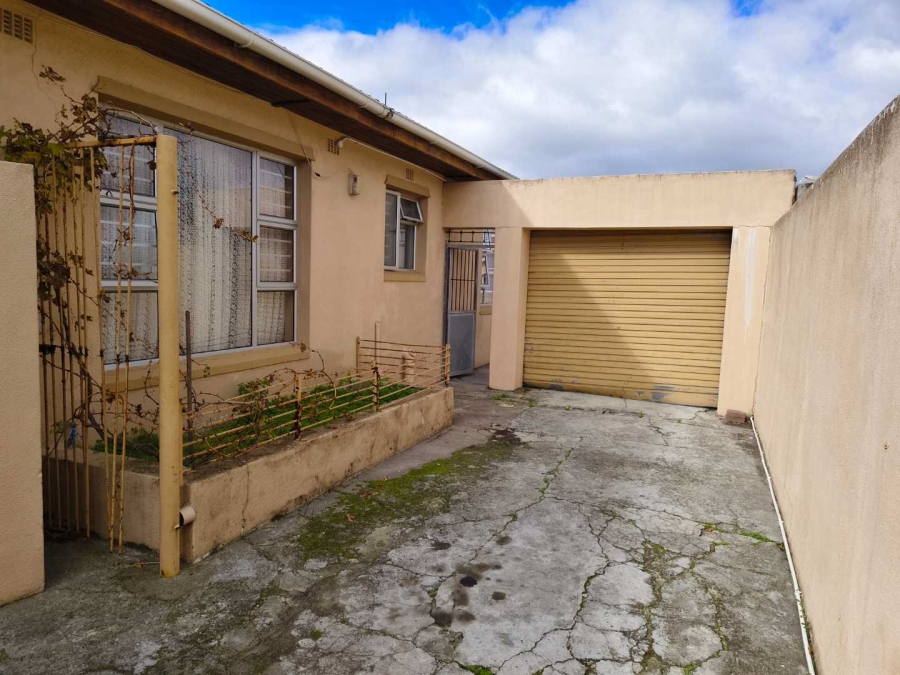 To Let 1 Bedroom Property for Rent in Grassy Park Western Cape